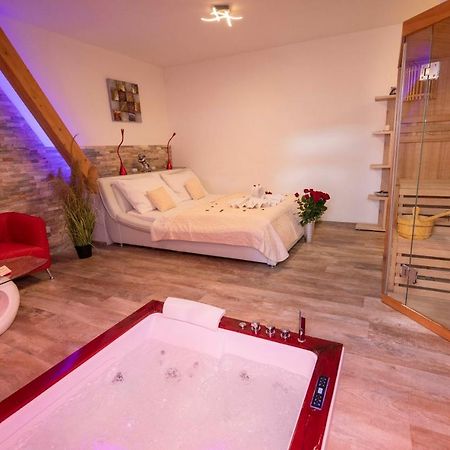 Romanticky Wellness Suite Hotel Heinz Dobris Exteriör bild