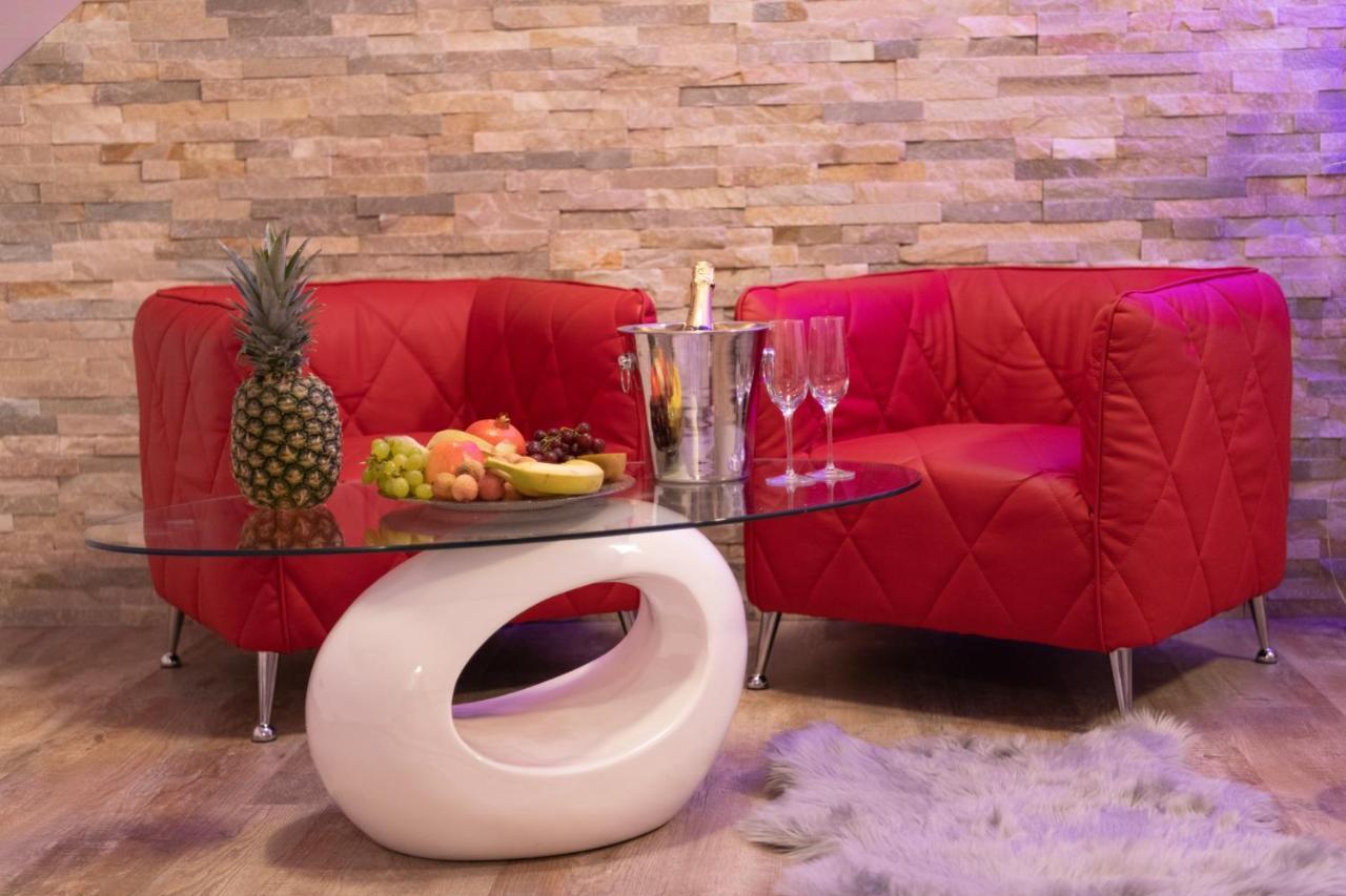 Romanticky Wellness Suite Hotel Heinz Dobris Exteriör bild