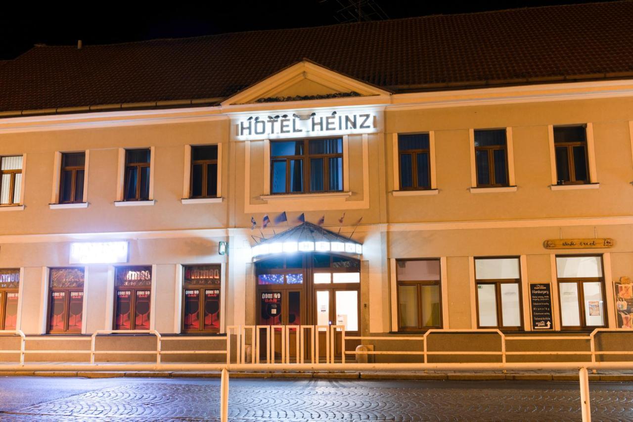 Romanticky Wellness Suite Hotel Heinz Dobris Exteriör bild