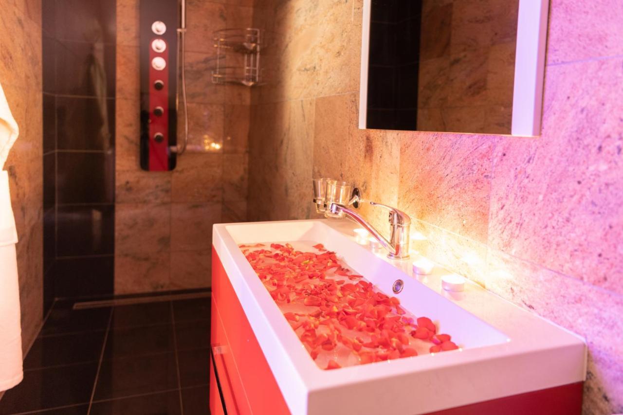 Romanticky Wellness Suite Hotel Heinz Dobris Exteriör bild