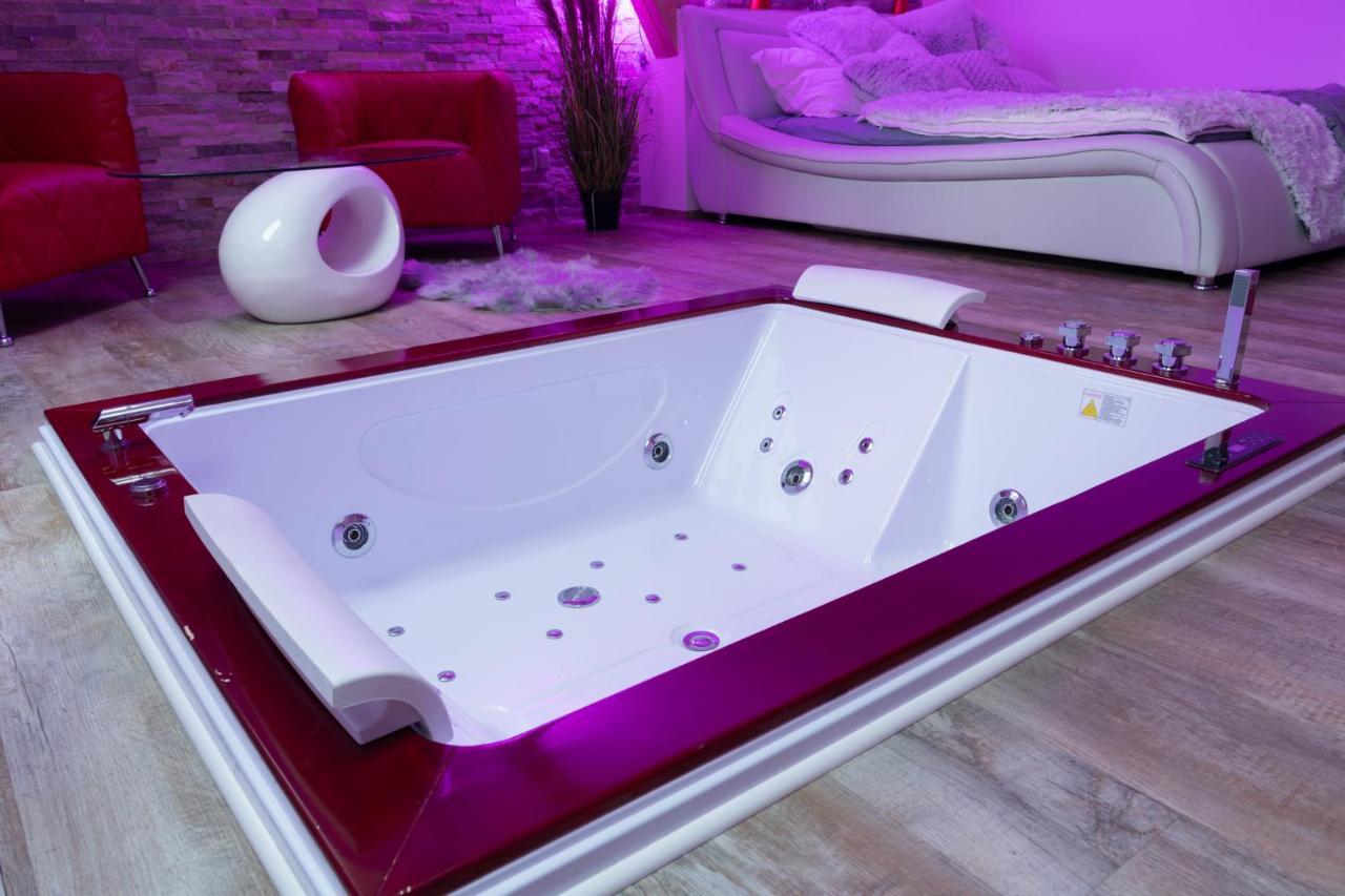 Romanticky Wellness Suite Hotel Heinz Dobris Exteriör bild