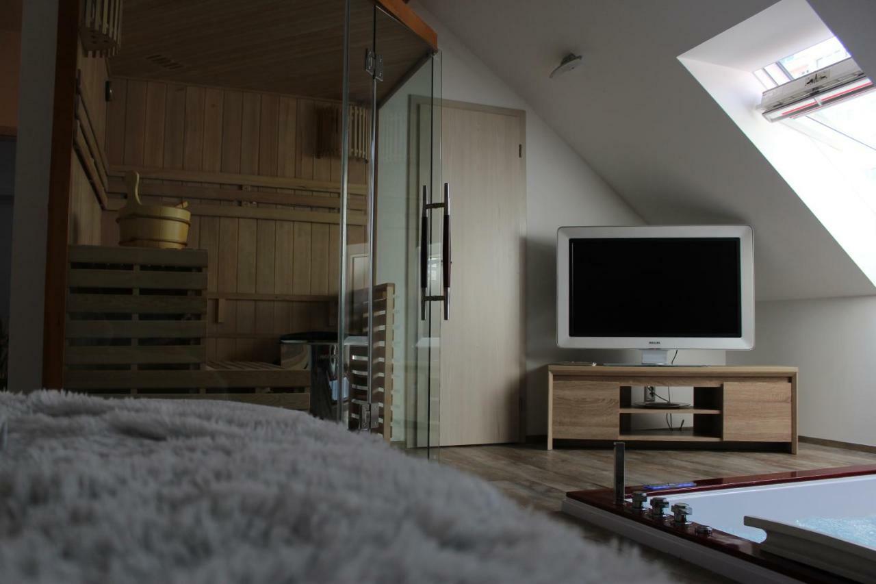 Romanticky Wellness Suite Hotel Heinz Dobris Exteriör bild