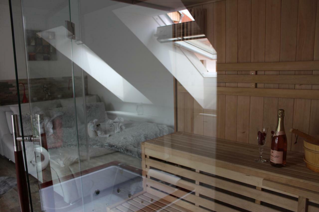 Romanticky Wellness Suite Hotel Heinz Dobris Exteriör bild