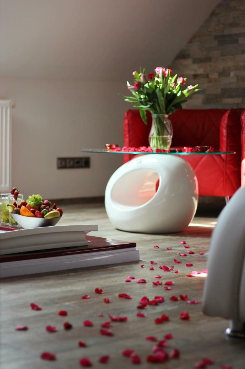 Romanticky Wellness Suite Hotel Heinz Dobris Exteriör bild
