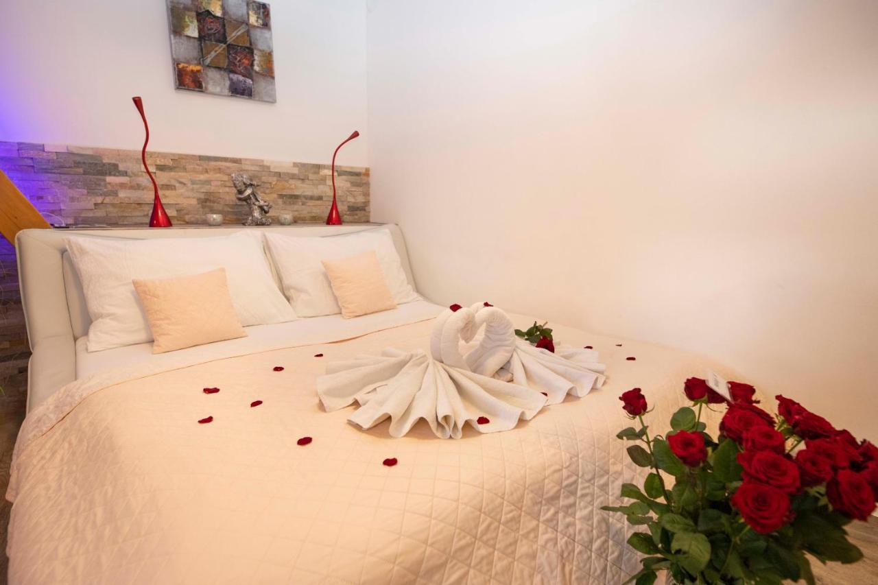 Romanticky Wellness Suite Hotel Heinz Dobris Exteriör bild